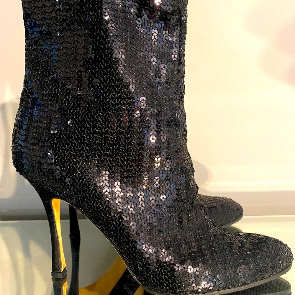Manolo Blahnik Sequin ankle boots in a size 42